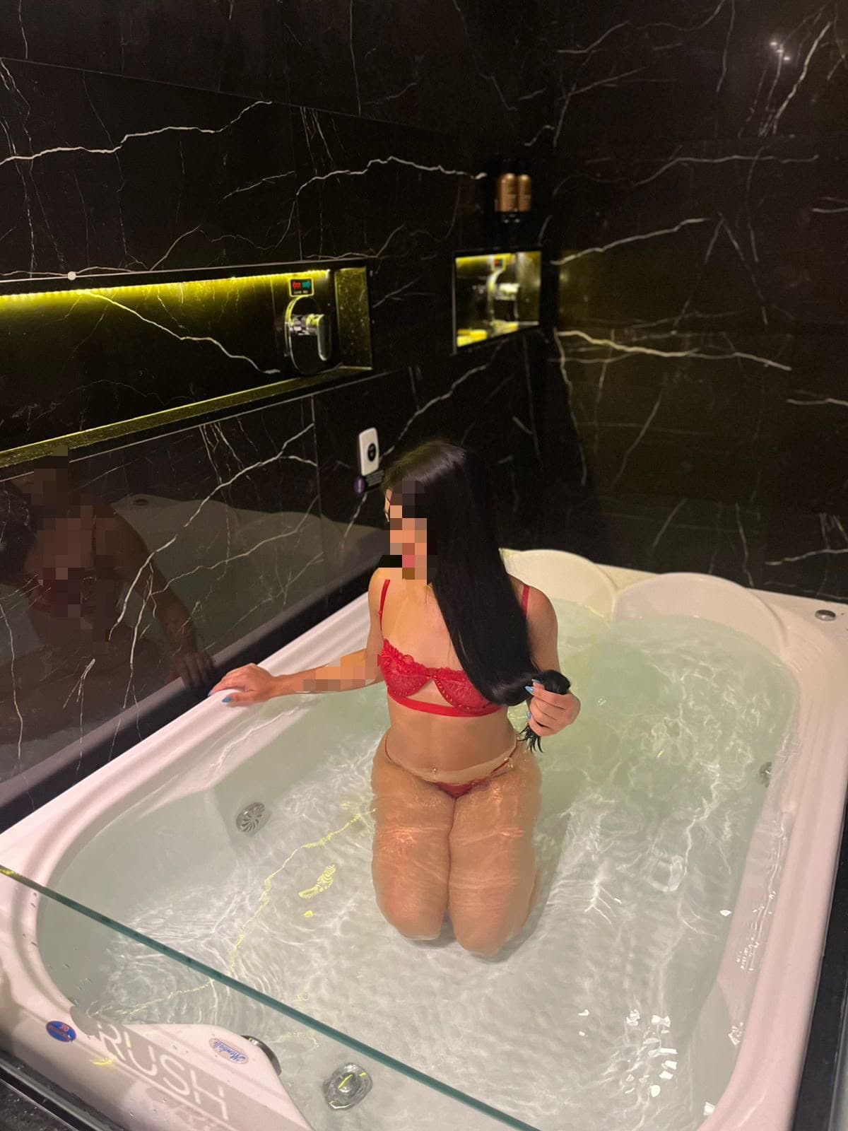 Ayume — foto 1 de 3